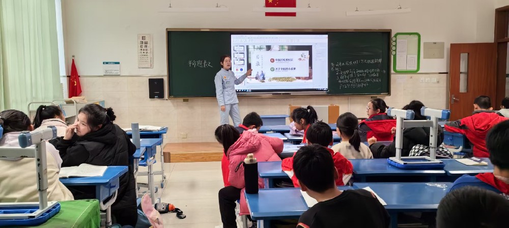 1734308399148864.jpg 1ef532d0942a4a0a1ac3a1442f3eb4c.jpg