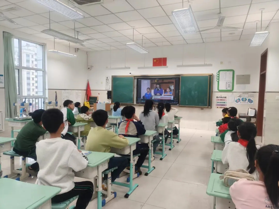 1747359715185008.jpg 640.webp (4).jpg